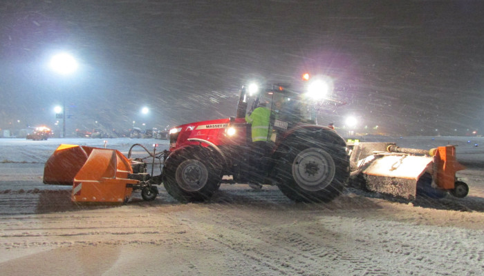 THG AG hat zwei Traktoren mit Wintertechnik an den Airport HEAS – Istanbul geliefert