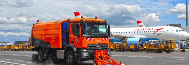 Lieferung einer AS 990 mit Zwischenachskehreinheit an den Internationalen Flughafen in Astana , Kasachstan